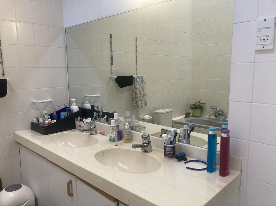 To Let 4 Bedroom Property for Rent in Beach Estate Western Cape